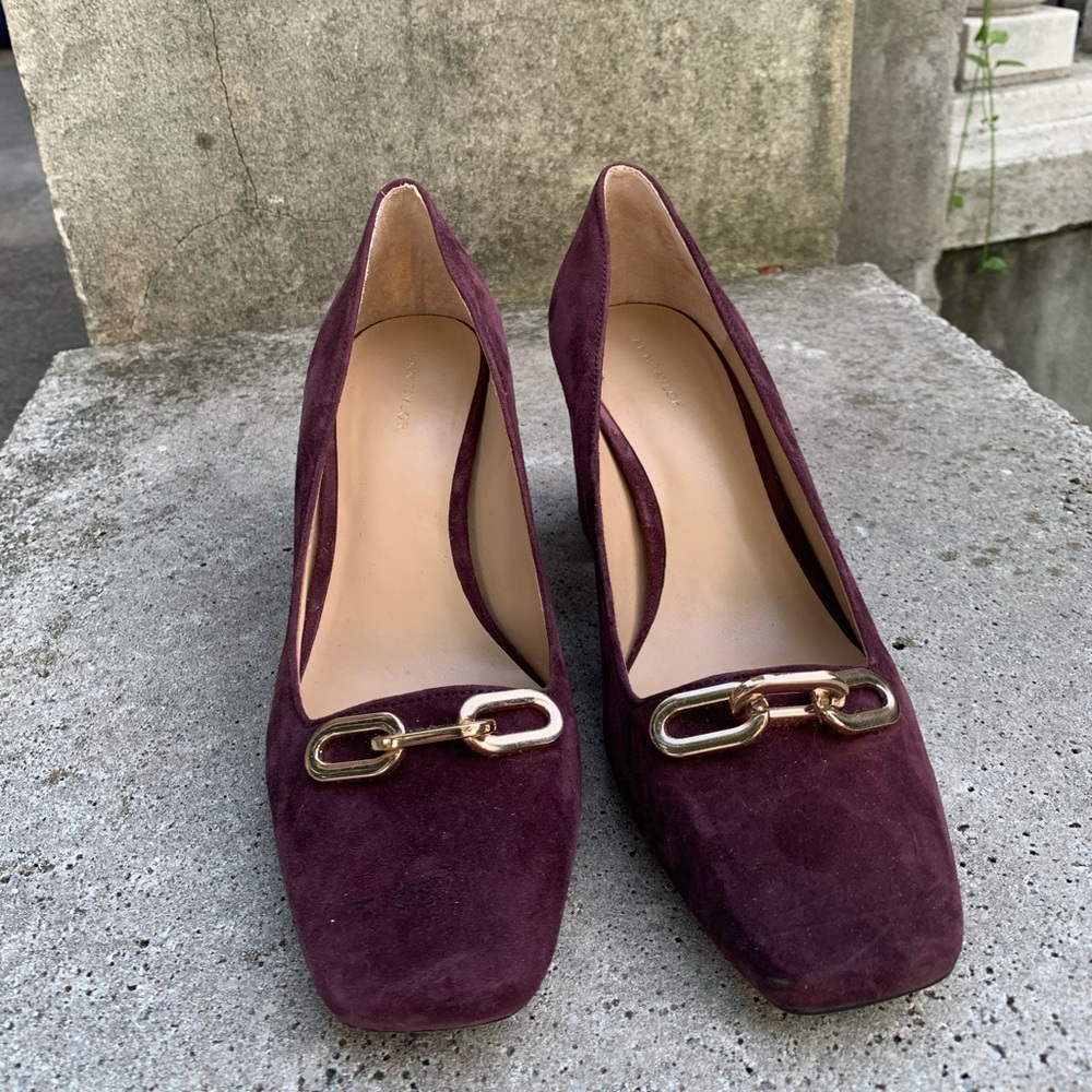 Ann Taylor 7.5 M burgundy suede shoes